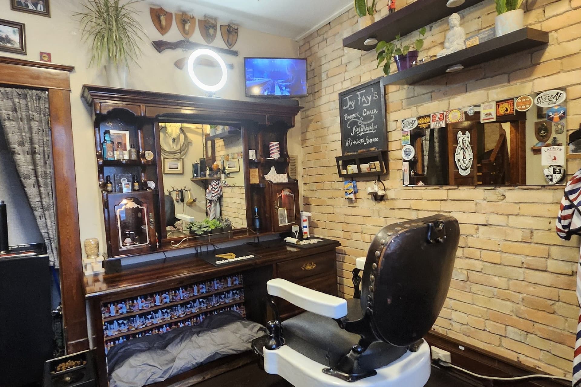 Tradition trifft Moderne – Der perfekte Herren Friseurstuhl für eine professionelle Barbershop Einrichtung