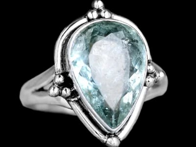 Funkelnde Edelsteinringe bei CrystalScents