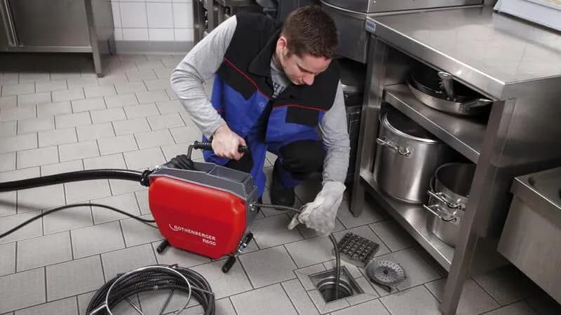 Effektive Rohrreinigung für Ihr Zuhause: Unsere Profis im Einsatz
