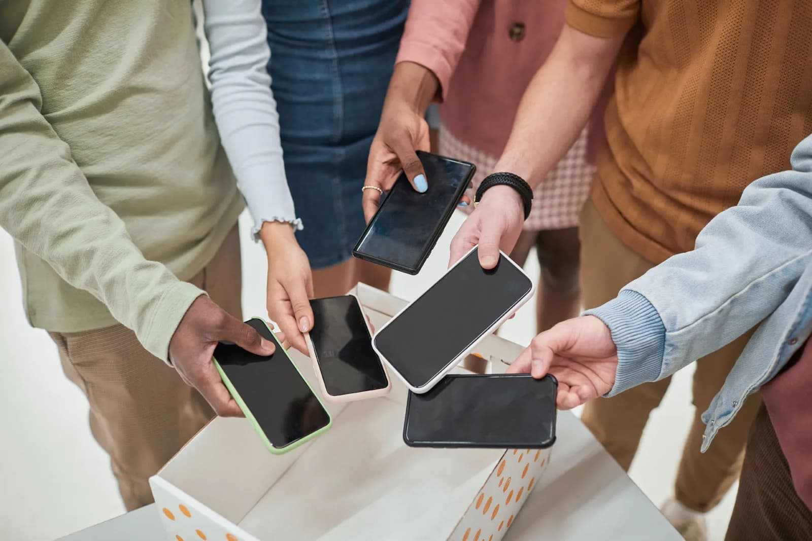 FreeLock-Taschen im Einsatz: Moderner Manipulationsschutz für kontrollierte Smartphone-Nutzung