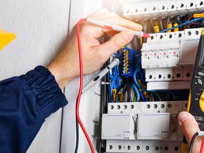 Prüfung elektrischer Anlagen: Schutz vor Brandgefahr und Stromausfällen