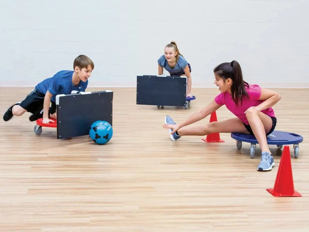 Bewegung fordern mit kreative Spiele Kindergarten Turnhalle fuer Kindergruppen